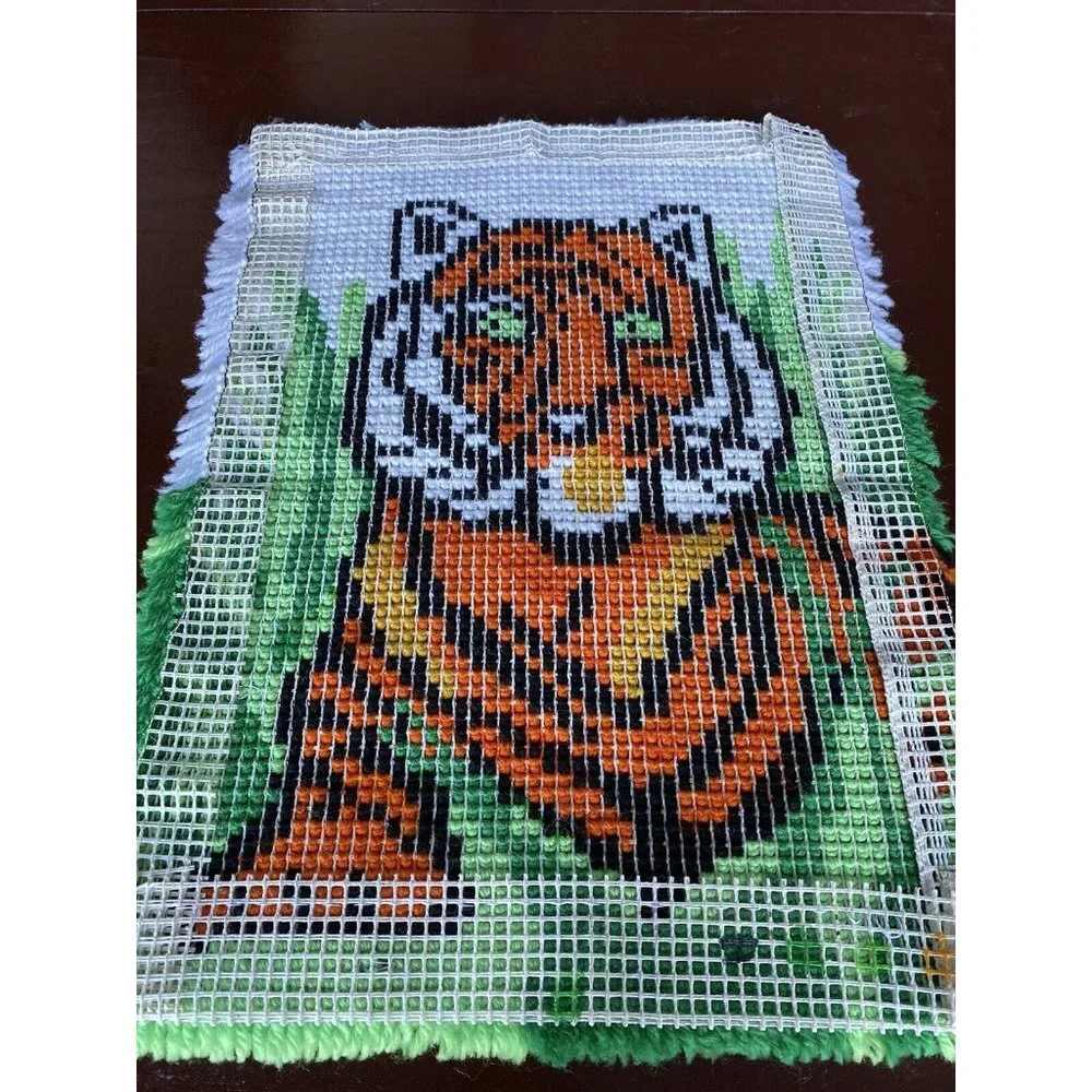 Vintage 70s MCM Handmade Tiger Latch Hook Yarn Wall Rug Tapestry Tiger 21” X 15”